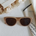 Occhiali da sole rotondi color beige tè al latte con lenti marroni per donna e uomo - Stile Occhio di Gatto (Tè al latte 1)