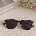 Gafas de sol retro cuadradas con montura gris texturizada y lentes oscuras con remaches - Gris 2-Gafas de sol con montura de textura negra y gris