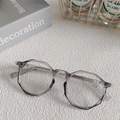 Gafas de sol retro rectangulares con montura gris transparente en escena decorativa - Gris 3-Marco de polígono gris translúcido