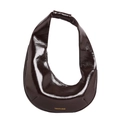 Bolso de hombro media luna marrón oscuro en cuero charol brillante con letras grabadas - Marrón