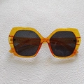 Cat-Eye-Sonnenbrille mit orangefarbenem transparentem Rahmen und Eis-Textur - Bernstein Geometrischer Großer Rahmen Stil (3364 Orange)