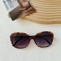 Lunettes de soleil papillon surdimensionnées avec monture écaille et verres violets - Imprimé léopard