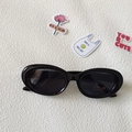 Lunettes de soleil ovales noires rétro avec protection UV400 et monture brillante - Noir