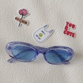 Y2K lila Glitzer ovale Sonnenbrille mit blauen transparenten UV400-Gläsern - Blau (Lila Glitzer Rahmen)