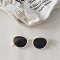 Ronde zonnebril in crème voor kinderen met donkere glazen en minimalistische stijl - Broken Wit
