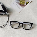 Lunettes de soleil carrées pour enfants avec monture noire mate et branches blanches - Lunettes Décoratives à Verres Transparents / Monture Noire Branches Blanches