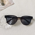 Chic black oversized sunglasses with champagne gold metal bridge and dark grey lenses - Black and Gray