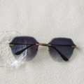 Gafas de sol geométricas sin montura con cristales degradados grises y montura dorada - Gris Doble