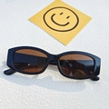 Retro-Sonnenbrille mit ovalem schwarzem Rahmen und braunen Gläsern im Vintage-Stil - Dunkelbraun