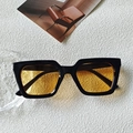 Retro quadratische Sonnenbrille mit schwarzem Rahmen und gelben Bernsteingläsern - Schwarzer Rahmen Gelbe Gläser