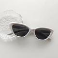 Occhiali da sole cat-eye per bambini con montatura bianca e lenti grigio scuro - Bianco