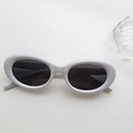 Retro-Sonnenbrille für Kinder mit dickem weißem Ovalrahmen und dunklen Gläsern - Weiß