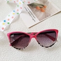 Occhiali da sole cat-eye magenta con dettagli leopardati e lenti sfumate viola - Rosso Rosa Macchiato