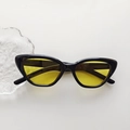 Retro cat-eye children's sunglasses with black glossy frames and yellow lenses - Black and Yellow
