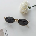 Ovale retro zonnebril met gouden metalen montuur en fonkelende kristallen accenten - Gouden Frame Grijze Lenzen