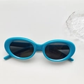 Modische Kinder-Sonnenbrille in ovaler Form, hellblaues Gestell mit UV-Schutz - Blau