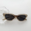 Retro cat-eye children's sunglasses in amber tortoiseshell with silver star rivets - Transparent Green