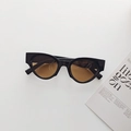 Occhiali da sole vintage con montatura quadrata nera e lenti marroni in stile premium - Marrone Scuro