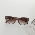 Lunettes de soleil œil-de-chat marron foncé avec verres dégradés et modèle KD2107 gravé - Café