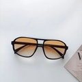 Retro Piloten Sonnenbrille mit schwarzem Rahmen und orangefarbenem Farbverlauf Glas - Schwarz und Gelb