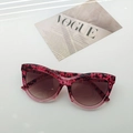 Cat eye sunglasses with pink tortoiseshell frame and gradient brown lenses for fashion - Red Flower Pattern