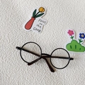 Lunettes rondes noires classiques pour petits chiens et chats sur fond blanc texturé - Style 1 / Noir