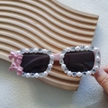 Occhiali da sole rosa per bambine con perle e strass sulla montatura chic - Rosa Chiaro