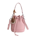 Rosa Beuteltasche aus Leder mit Kordelzug und stilvollem Holzpferd-Anhänger - Rosa