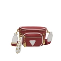 Sac banane croissant rouge et blanc avec sangle à rivets dorés et finitions - Rouge et Blanc