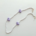Chaîne de masque en perles blanches faite main avec cœurs violets et boucles d'or - Cœur Violet
