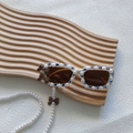 Creamy sunglasses for girls with pearls, blue rhinestones, and a matching bow chain - White Frame Coffee Bow with Chain