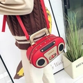 Borsa a tracolla retrò a forma di radio rossa con hardware oro e dettagli borchie - Rosso