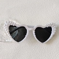 Lunettes de soleil de mariée en forme de cœur blanc avec perles pour enterrement de vie - Perle Blanche Coeur