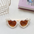 White heart bridal sunglasses with pearls, roses and BRIDE TO BE lettering decoration - Bride To Be Daisy Flower