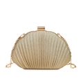 Goldene Abendtasche in Muschelform mit Glitzer-Finish und eleganter Kettenriemen - Gold