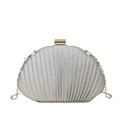 Elegante silberne Glitzer-Clutch in Muschelform mit Goldkette für Abendveranstaltungen - Silber