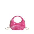 Elegante bolso de mano de acrílico con textura de mármol rosa y cadena dorada - Rosa Roja
