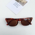 Gafas de sol retro cat-eye con montura de carey y lentes tintadas en color marrón - Estampado de leopardo