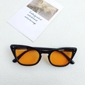 Gafas de sol retro ojo de gato con montura negra, lentes naranjas y remaches de plata - Marco Negro Lentes Naranjas