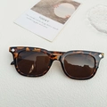 Vintage tortoiseshell sunglasses with brown lenses and silver diamond-shaped rivets - Leopard Print