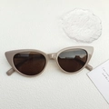 Occhiali da sole cat-eye con montatura marrone chiaro lucido e lenti scure - Grigio Premium