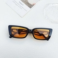 Retro rechthoekige zonnebril met zwart montuur en oranje glazen voor modieuze looks - Zwart Frame Oranje Glazen