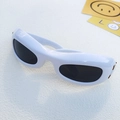 Occhiali da sole chic bianchi con montatura spessa da donna e lenti scure stile sportivo - Bianco Grigiastro