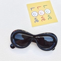 Chunky retro sunglasses in glossy black finish with protective dark lenses - Black