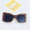 Fashionable oversized tortoise shell sunglasses with dark lenses and vintage square frame - Leopard Print