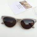 Cat eye zonnebril in glanzend taupe met donkere glazen en certificeringsmerk - Premium Grijs