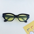 Gafas de sol retro ojo de gato con montura negra y lentes amarillas, modelo JH 18159 - Negro y Amarillo