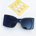 Occhiali da sole rettangolari neri oversize con montatura lucida e lenti scure per donna - Grigio nero