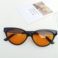 Retro cat-eye zonnebril met dik zwart montuur en oranje doorschijnende glazen - Zwart Oranje