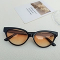 Cat eye sunglasses with black glossy frames and gradient amber lenses in vintage style - Black Frame Sunset Yellow